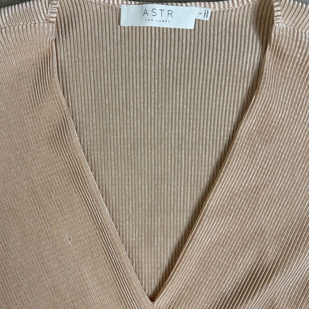 ASTR The Label Women’s Short Flutter Sleeve Plisse Top Blush Pink Sz Large - Picture 3 of 8